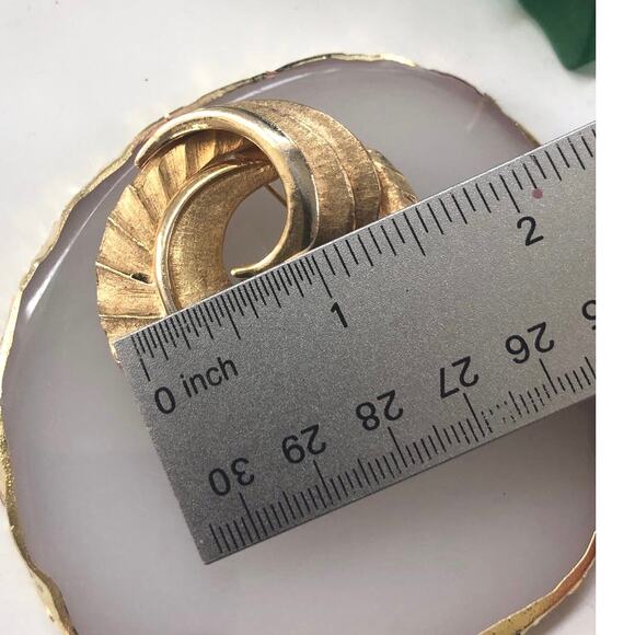 Vintage Gold Tone Metal Coro Plum Feather Brooch Pin - Picture 5 of 6